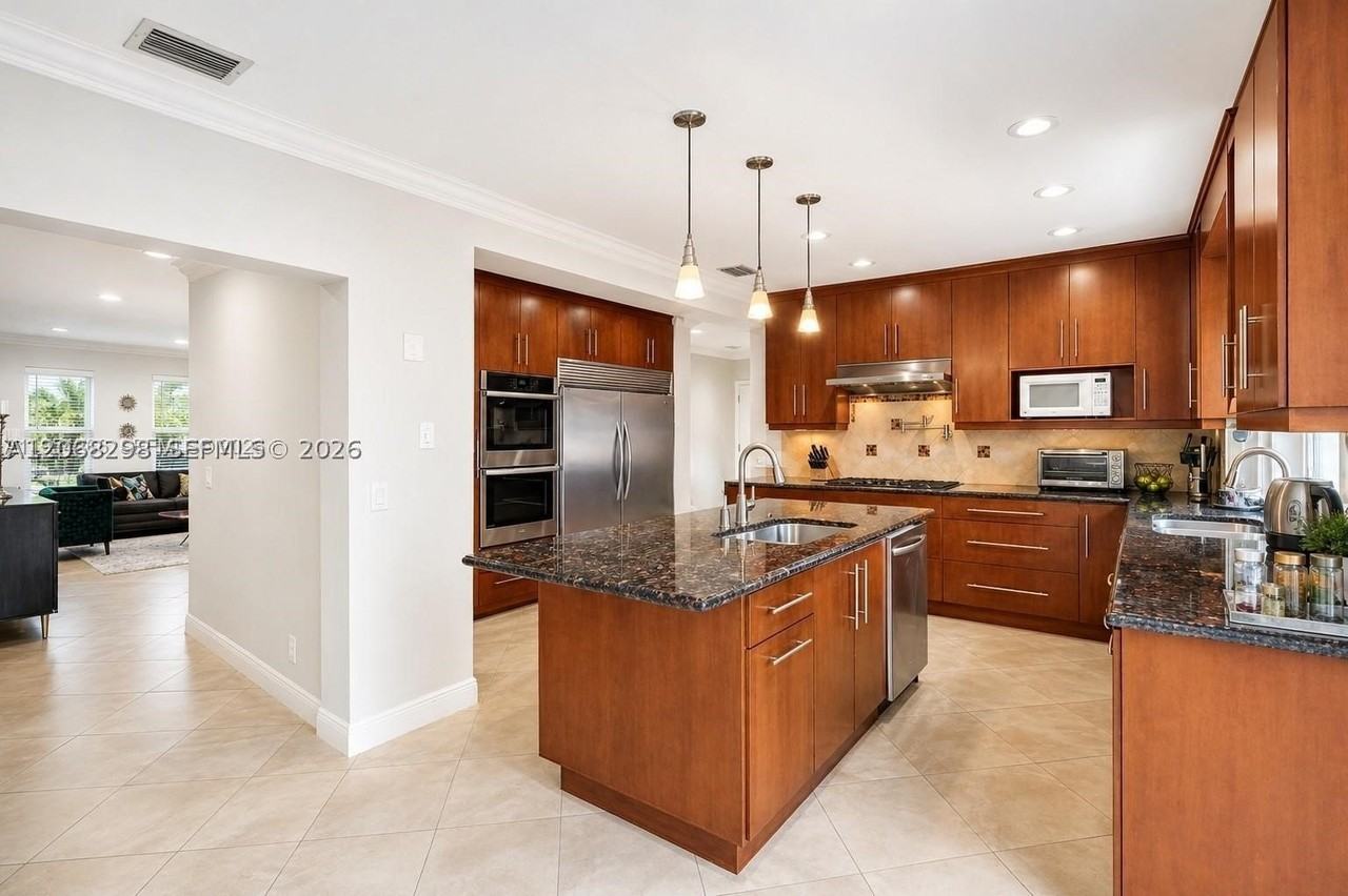 3671 N 47th Ave - Photo 6 of 14