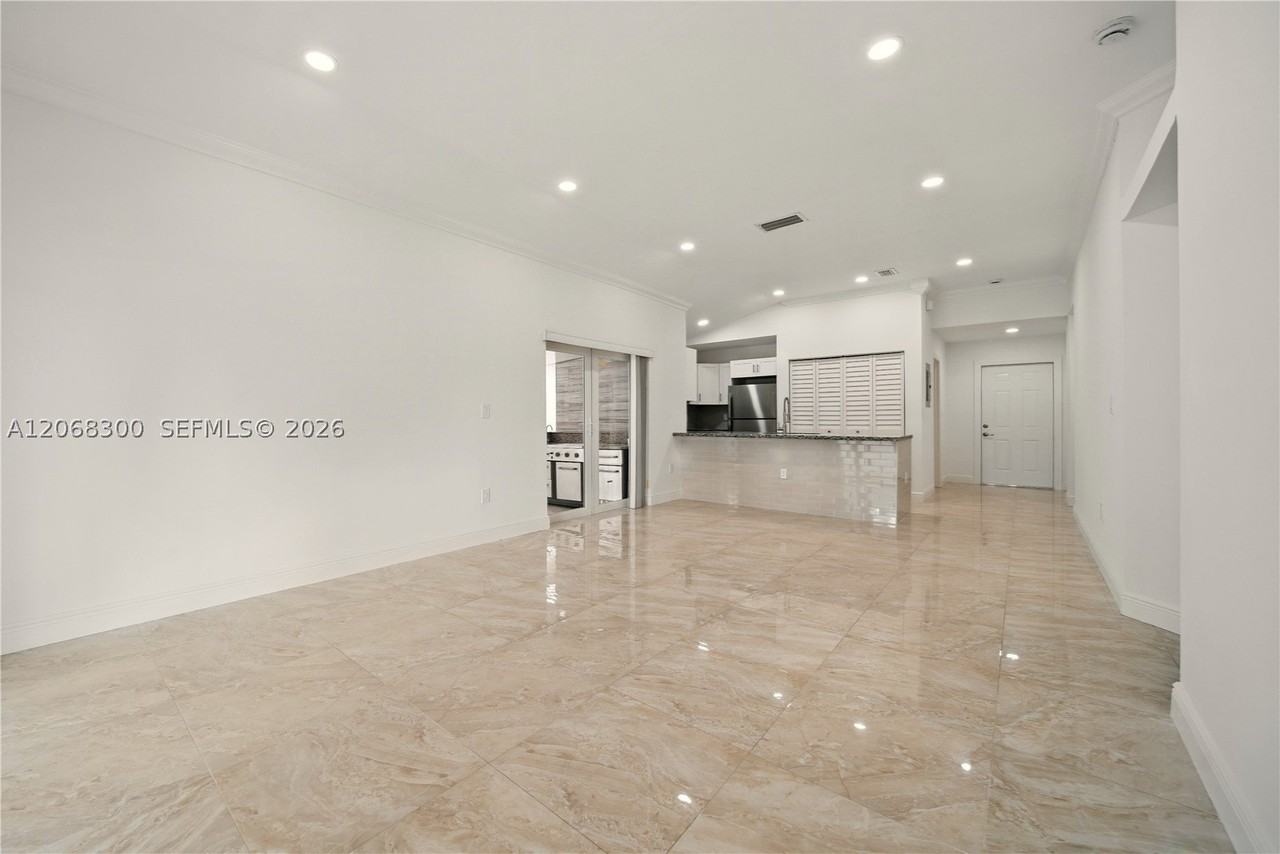5202 Nw 187th St #0 - Photo 4 of 25