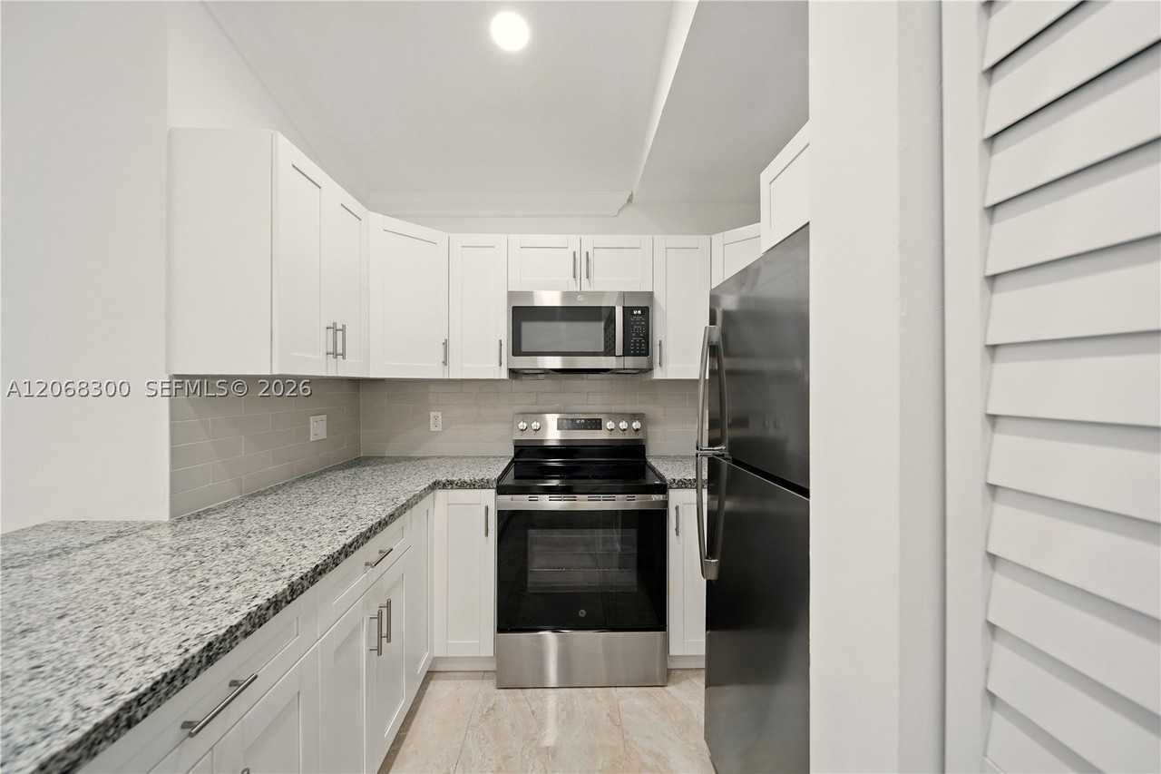 5202 Nw 187th St #0 - Photo 7 of 25