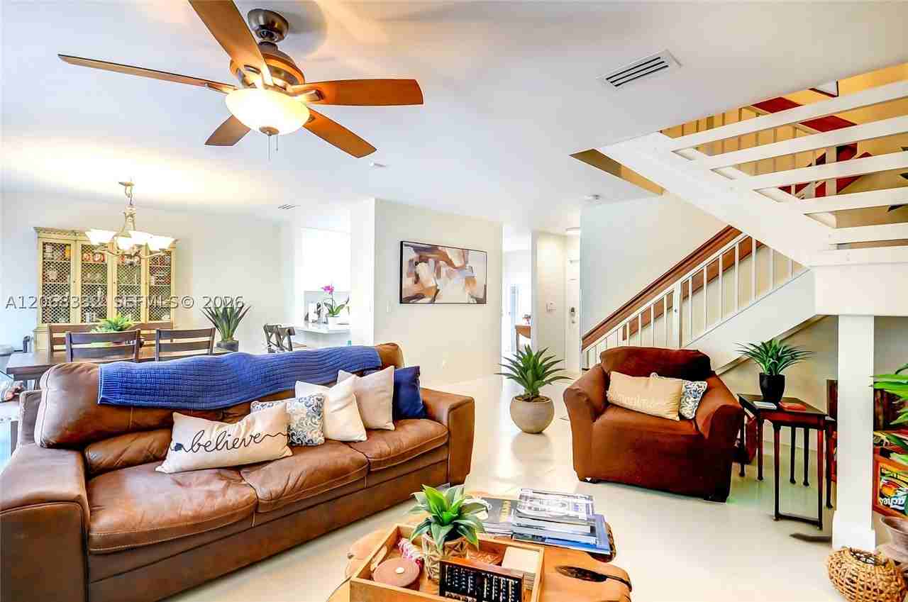 10237 Nw 52nd Ln #10237 - Photo 4 of 37