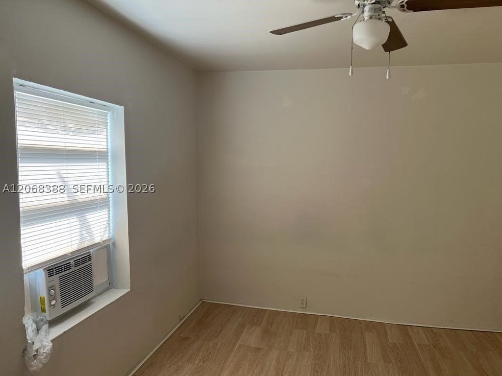 321 Ne 2nd St #3 - Photo 4 of 8