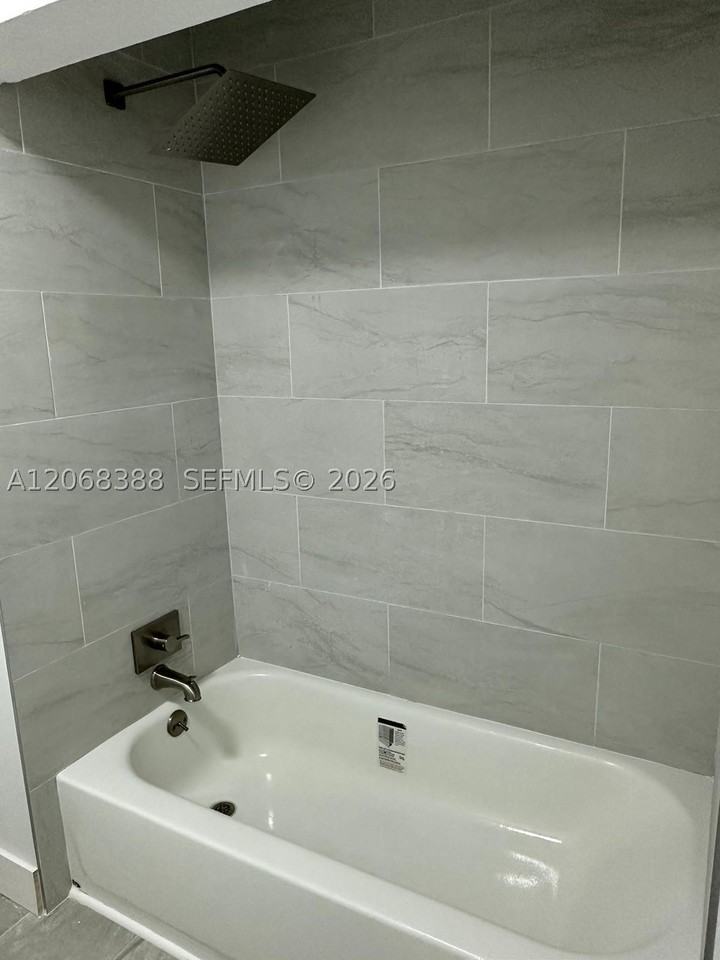 321 Ne 2nd St #3 - Photo 7 of 8