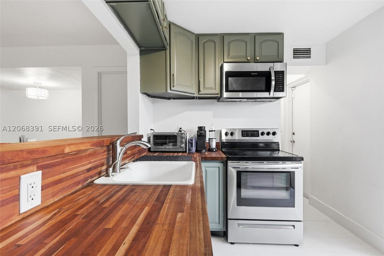 8823 Ne 4th Avenue Rd #8823 - Photo 4 of 19