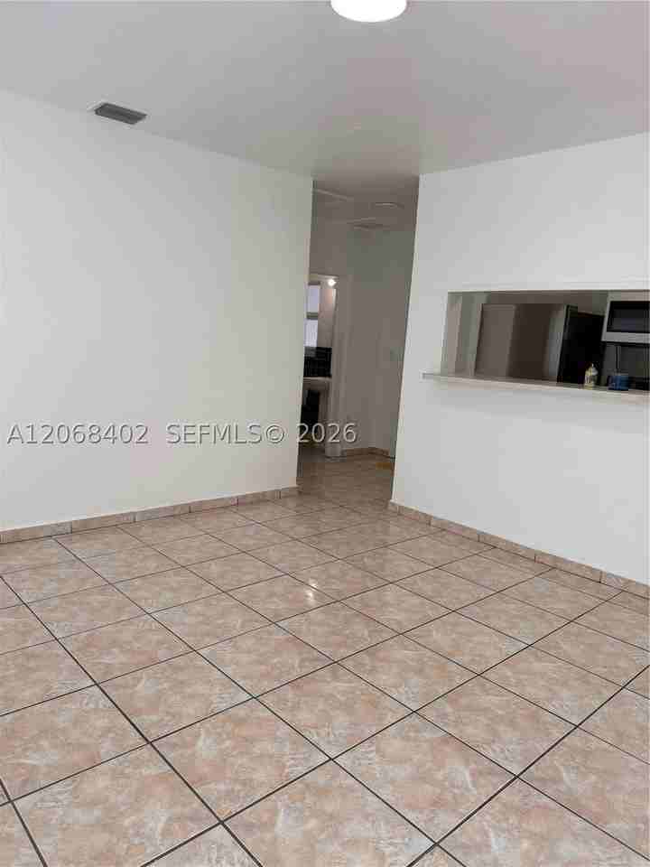 636 Sw 8th Ave #636 - Photo 3 of 12