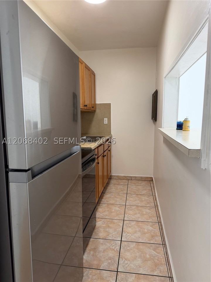 636 Sw 8th Ave #636 - Photo 4 of 12