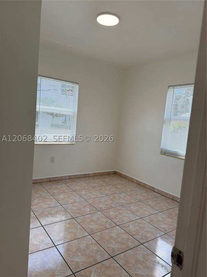 636 Sw 8th Ave #636 - Photo 6 of 12