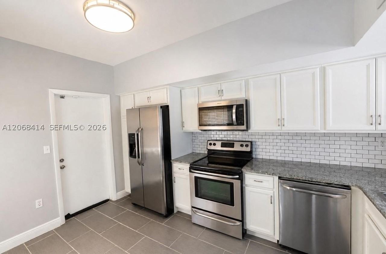 11840 Sw 99th St #11840 - Photo 3 of 26