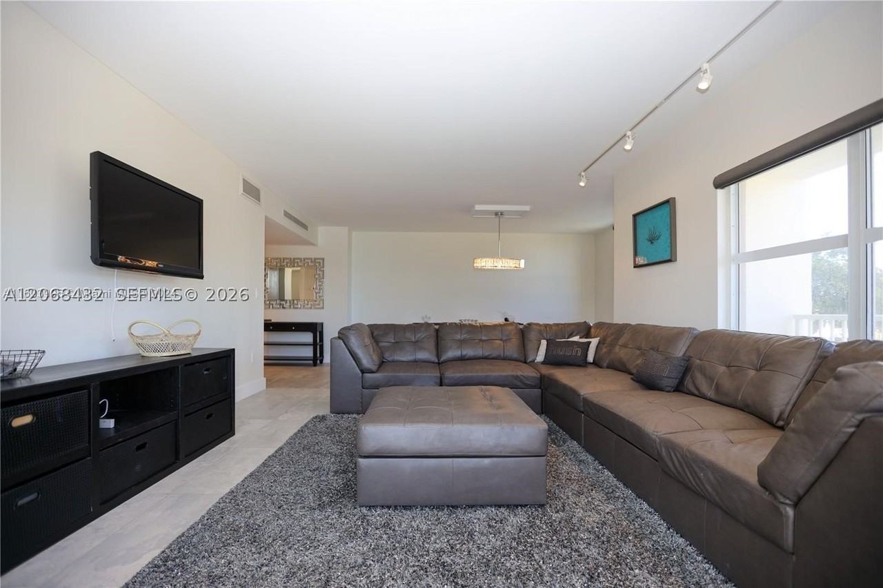 300 Bayview Dr #216 - Photo 4 of 27