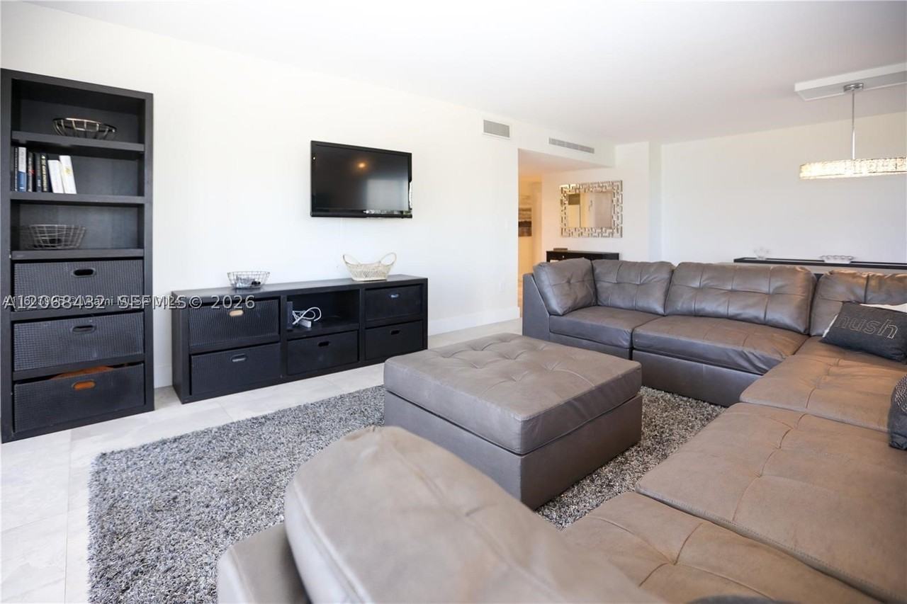 300 Bayview Dr #216 - Photo 5 of 27