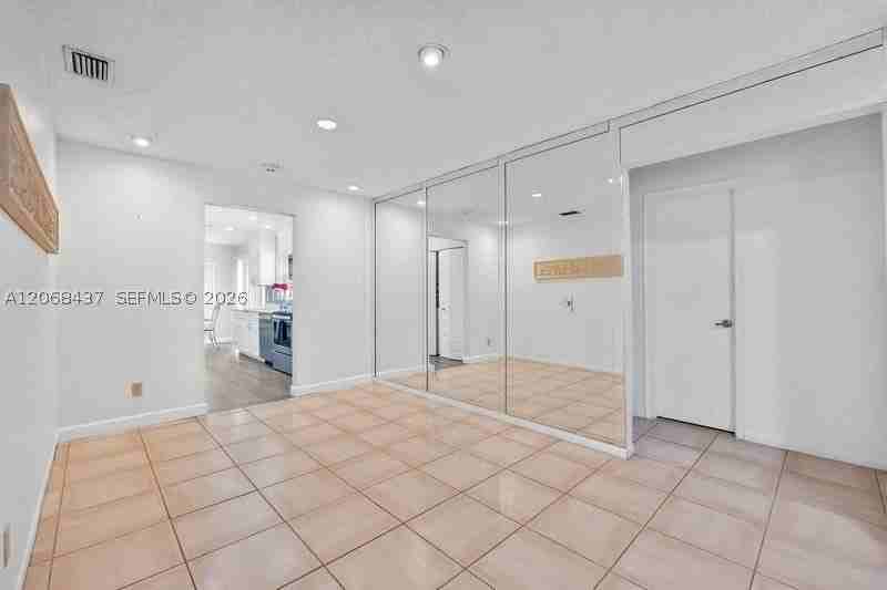 7507 Ace Rd N - Photo 5 of 25