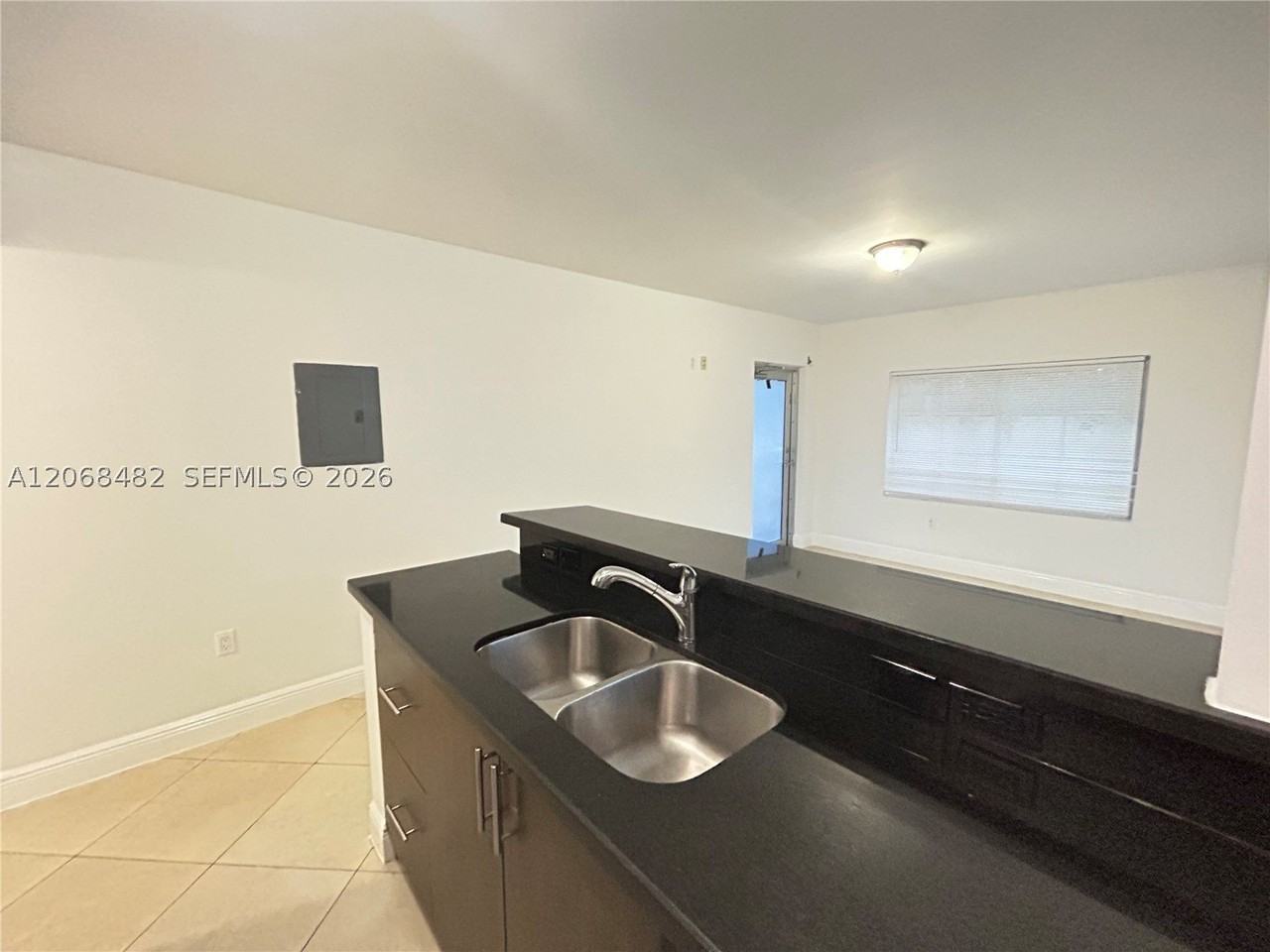 1034 Lenox Ave #10 - Photo 3 of 12
