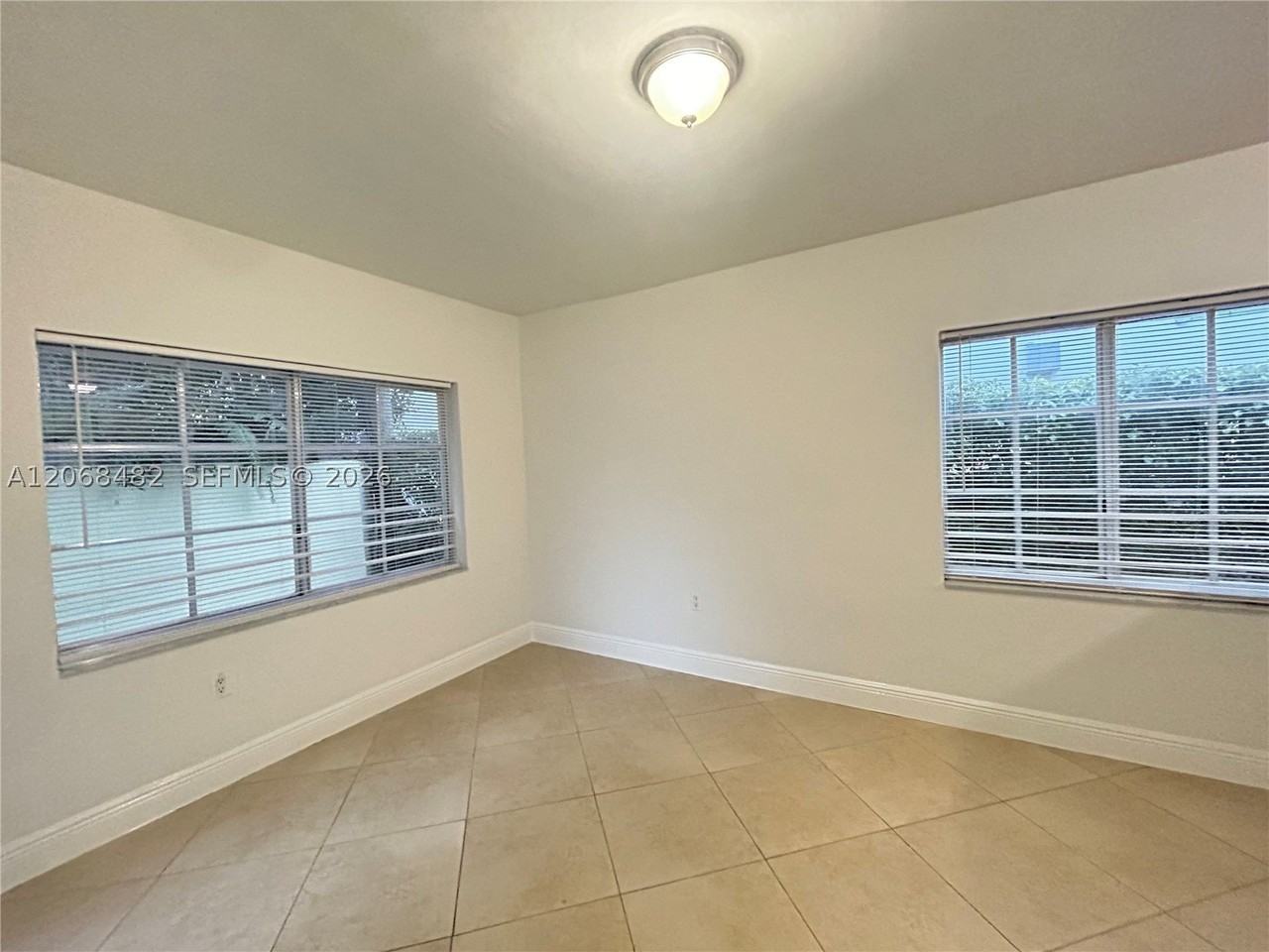 1034 Lenox Ave #10 - Photo 5 of 12