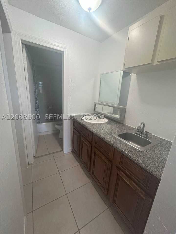 6950 Nw 186th St #2-117A - Photo 5 of 11