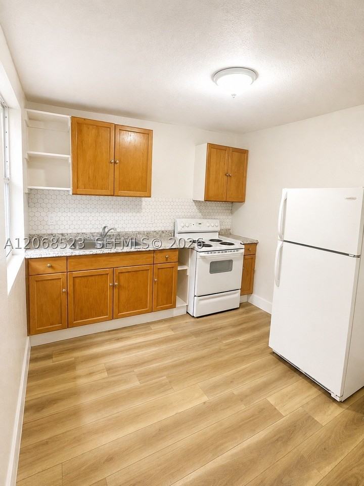 36 Ne 60th Ter - Photo 4 of 13