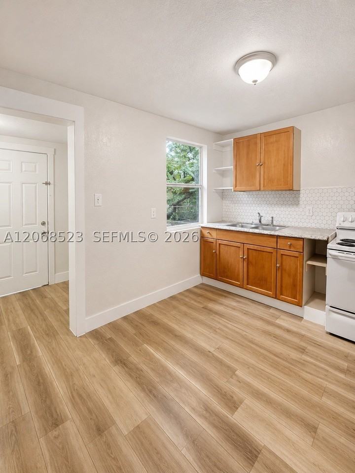 36 Ne 60th Ter - Photo 5 of 13