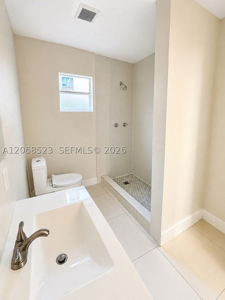 36 Ne 60th Ter - Photo 7 of 13