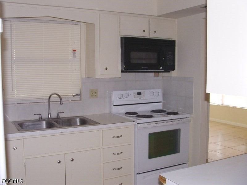 217 Jayview Ave - Photo 3 of 11