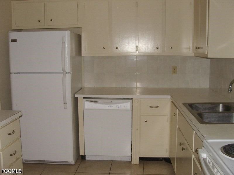 217 Jayview Ave - Photo 4 of 11