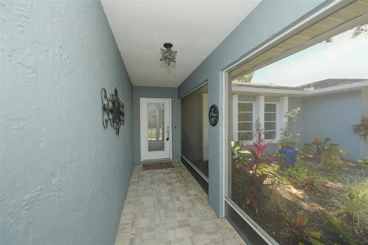 1625 Bay Hill Cir - Photo 5 of 36