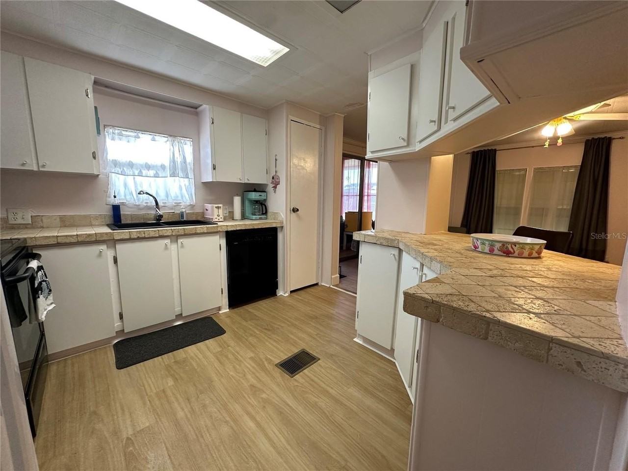 283 ANDORA - Photo 3 of 25