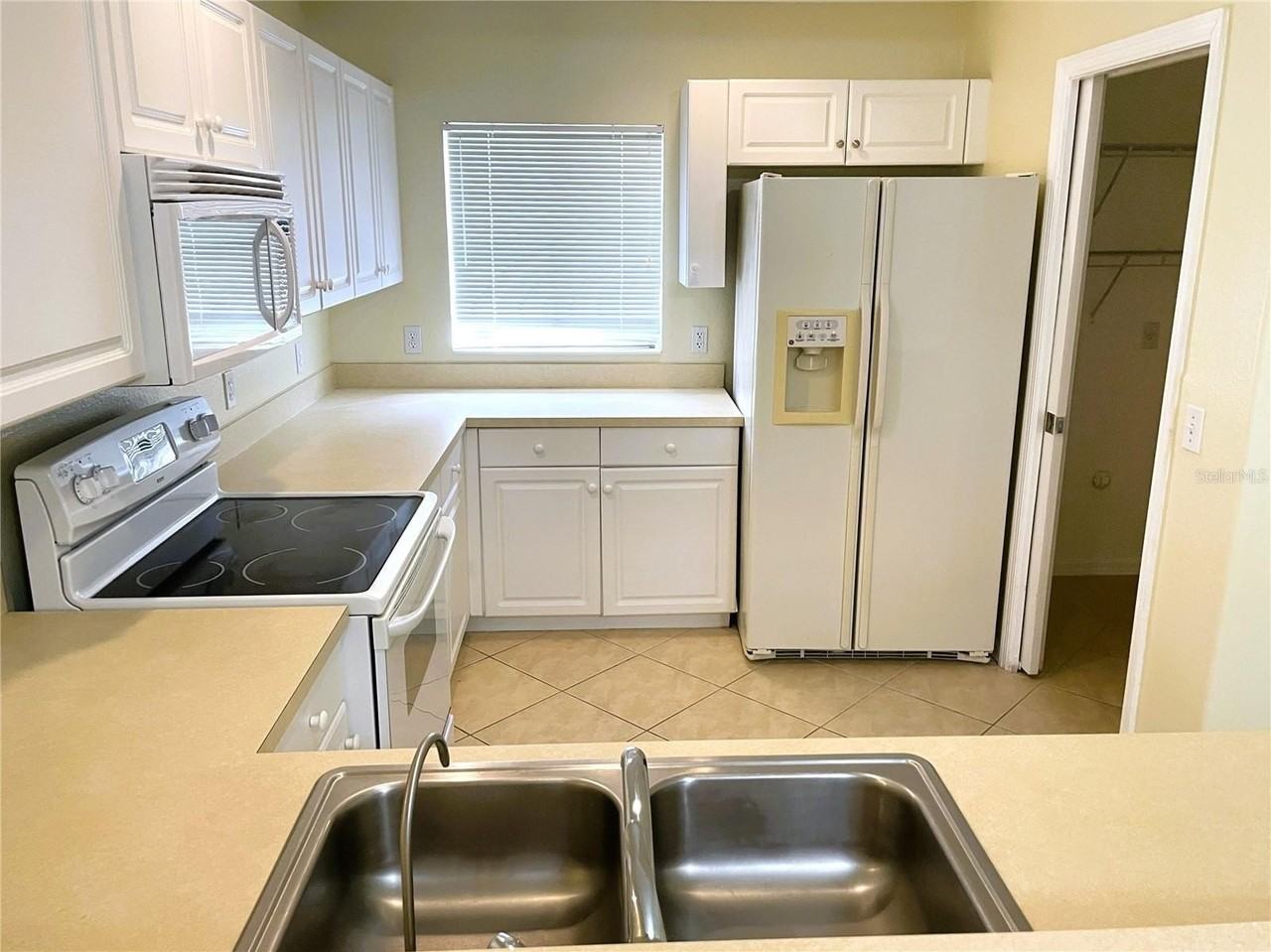 2498 Margaret Ln - Photo 3 of 9