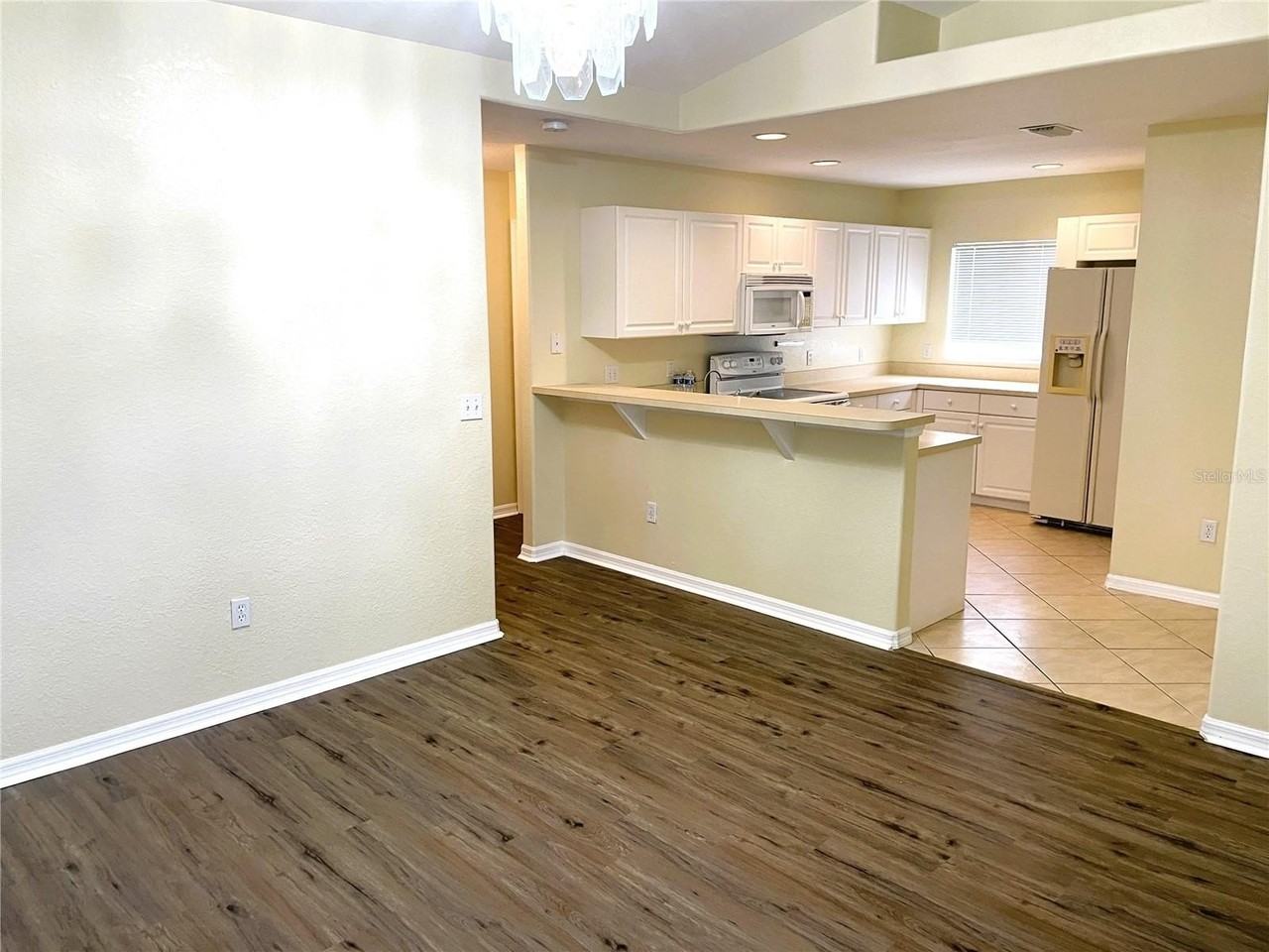 2498 Margaret Ln - Photo 4 of 9