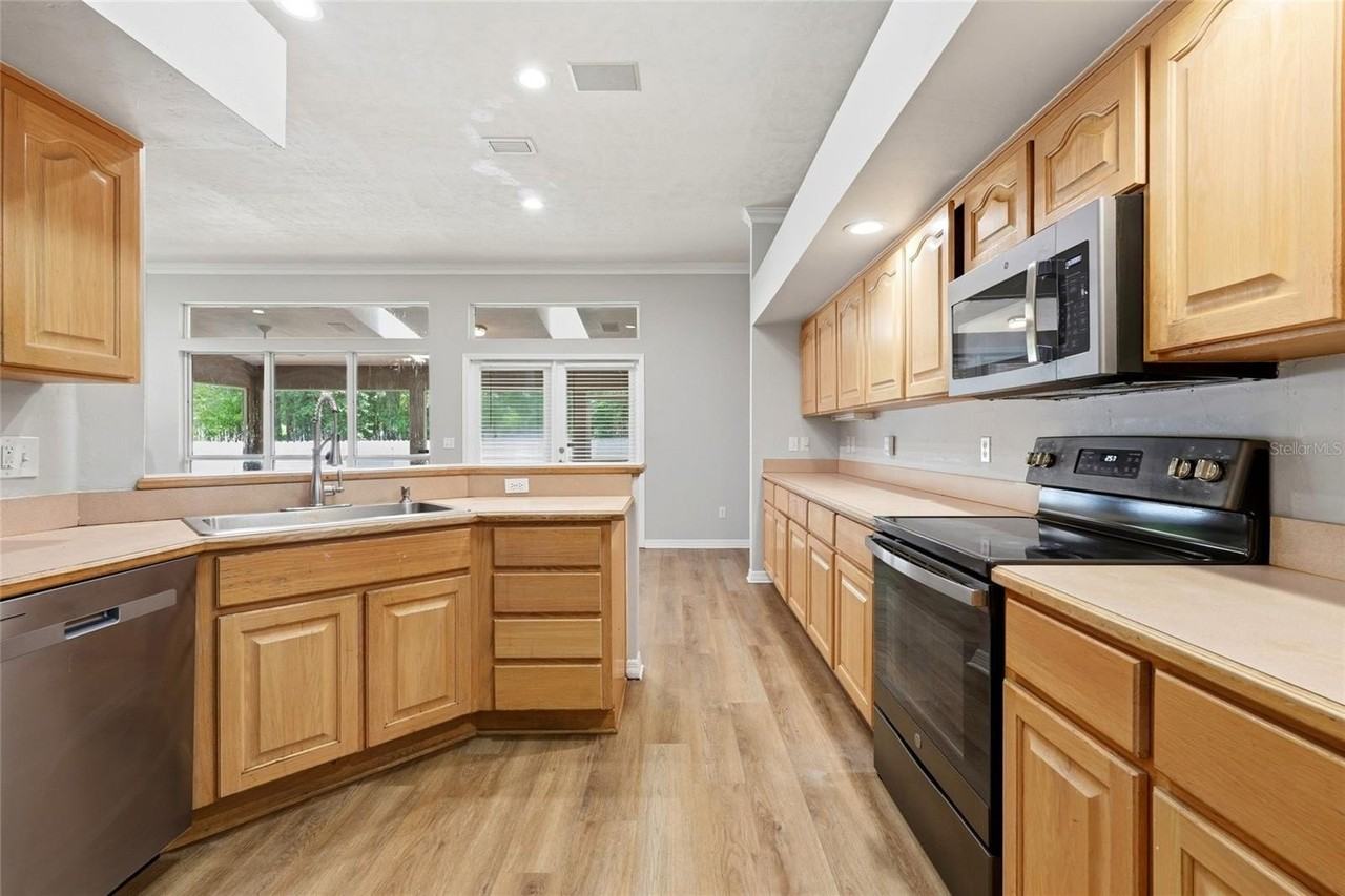 1111 Sw 80th Dr - Photo 7 of 28