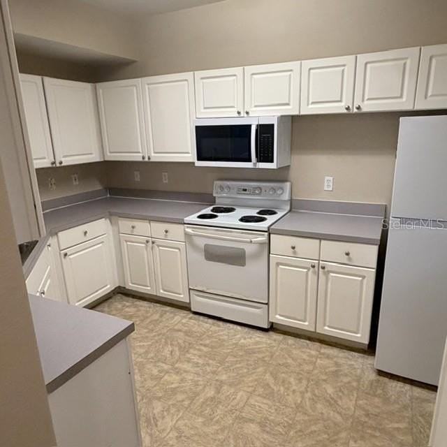 5536 Metrowest Blvd #8-201 - Photo 3 of 18