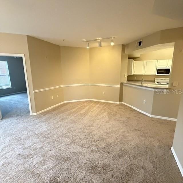 5536 Metrowest Blvd #8-201 - Photo 7 of 18