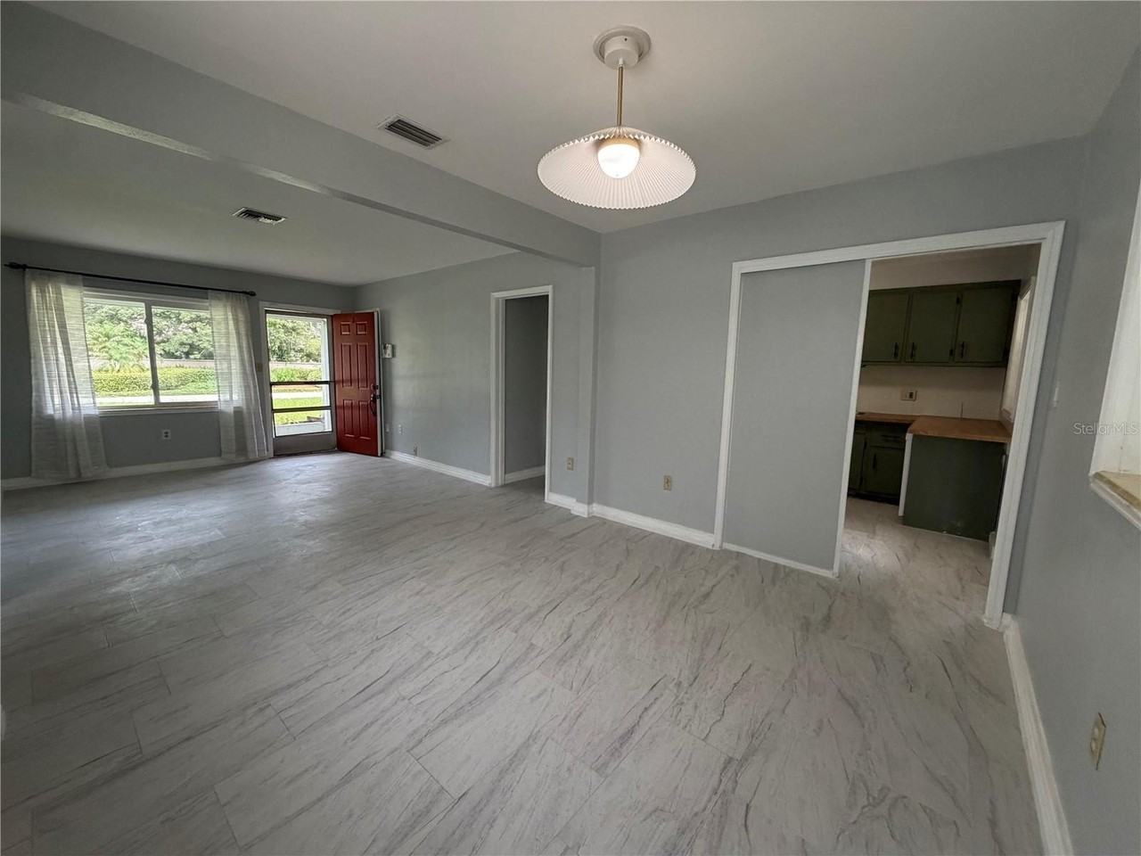 710 Winthrop Pl - Photo 4 of 29