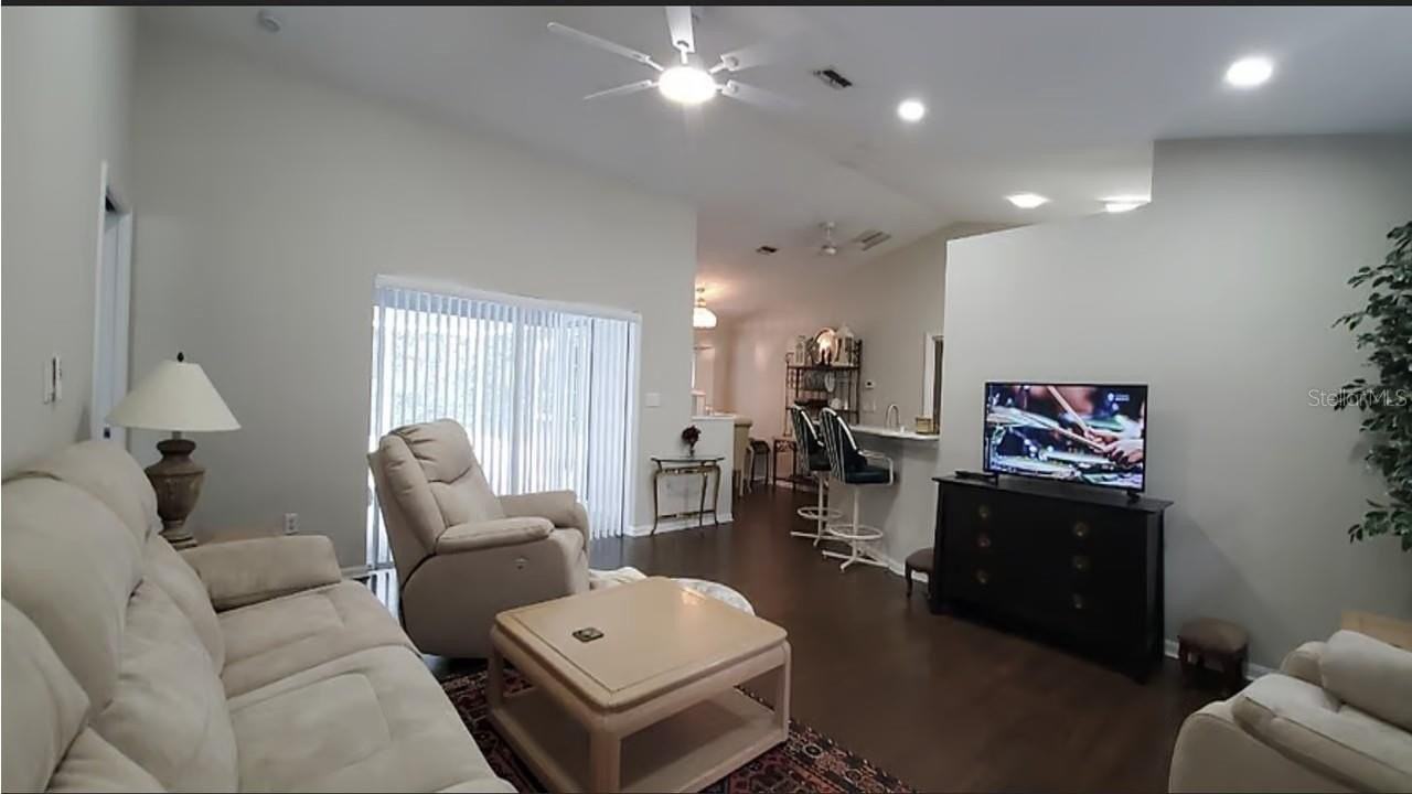 2534 N Brentwood Cir - Photo 2 of 20