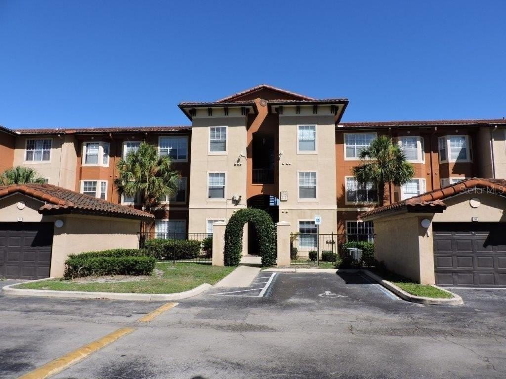 5542 Metrowest Blvd #7-208