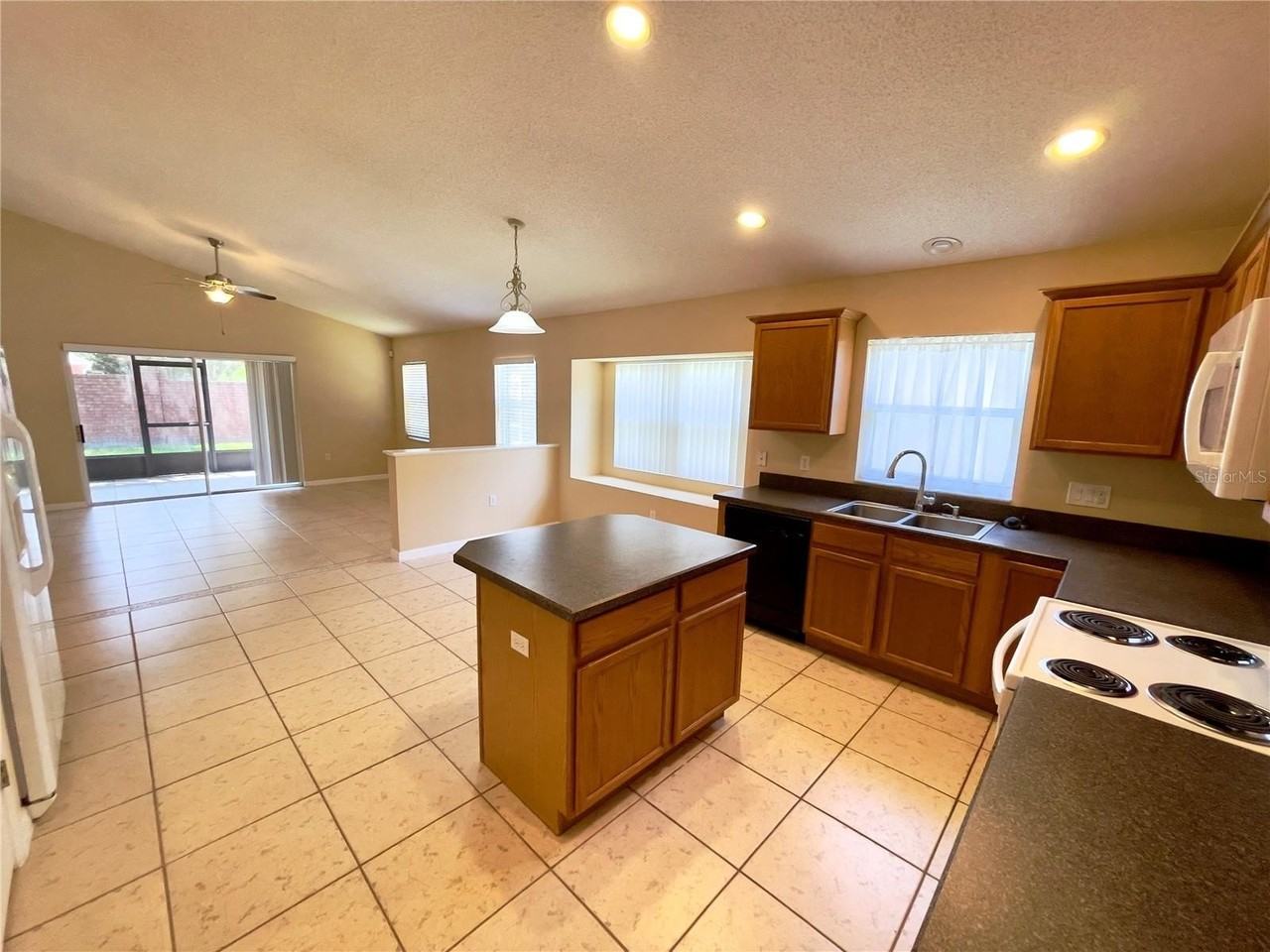 834 Seneca Meadows Rd - Photo 3 of 25