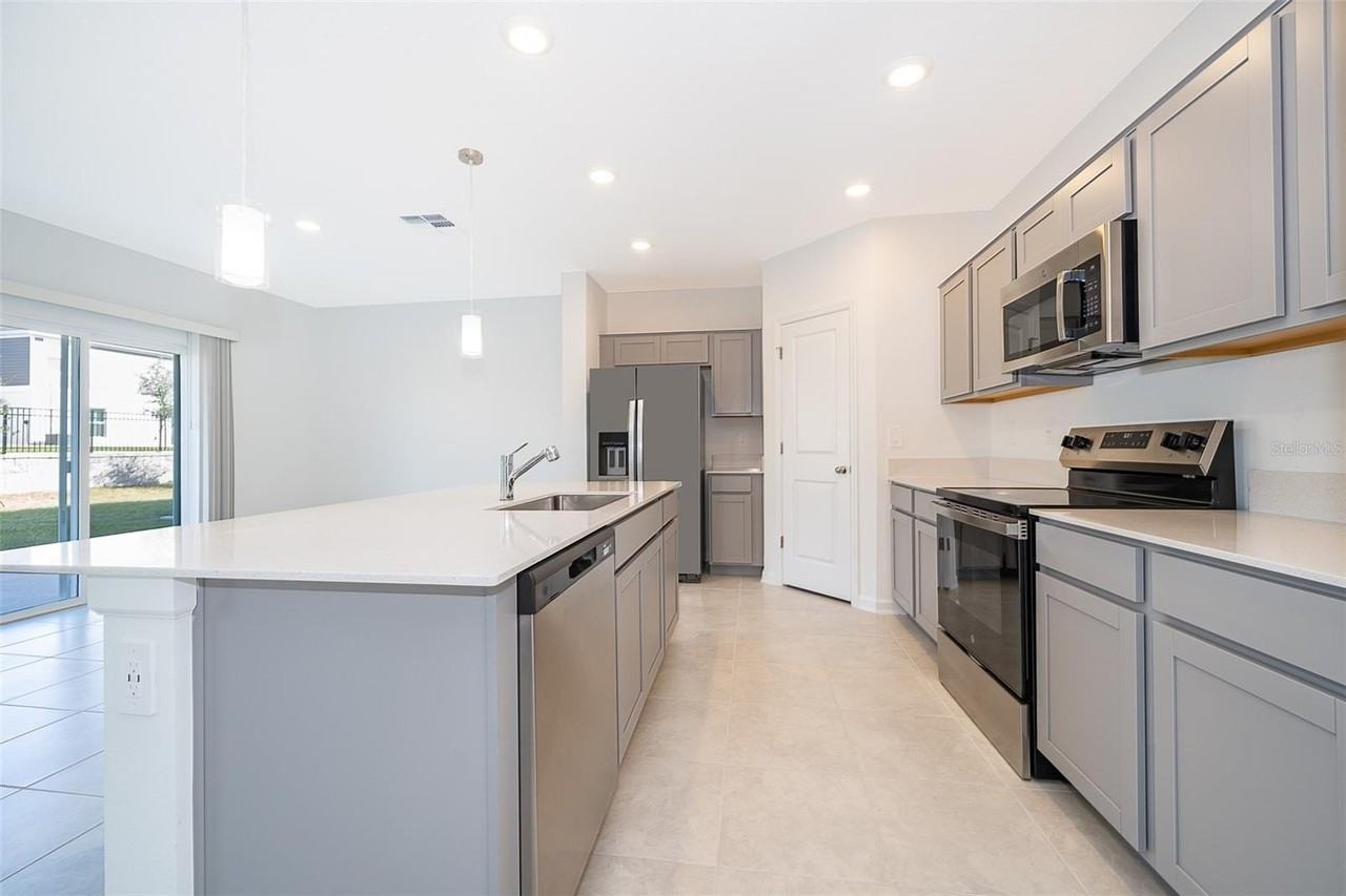 2723 Gentle Rain Dr - Photo 4 of 13