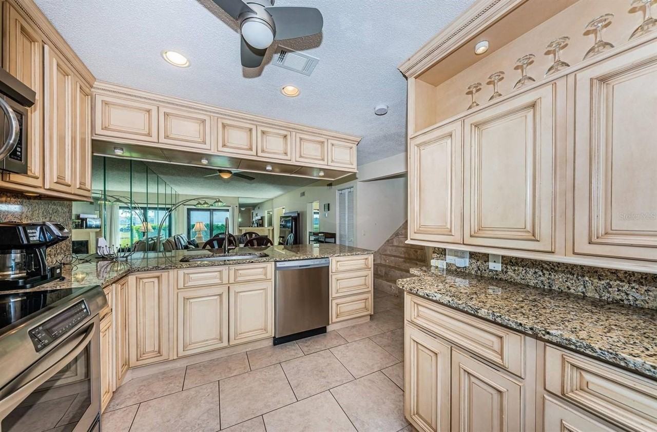 6260 Sun Blvd #1 - Photo 3 of 23