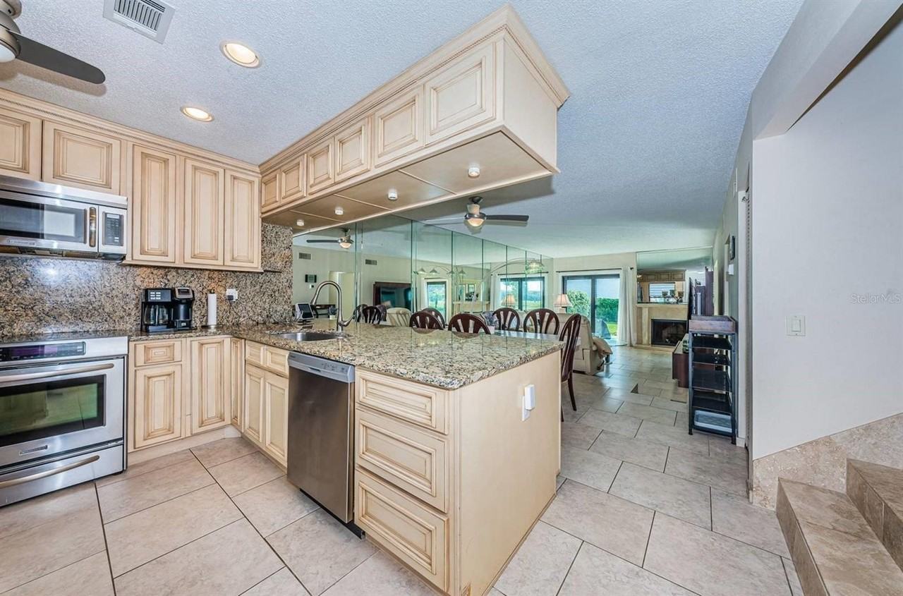 6260 Sun Blvd #1 - Photo 4 of 23