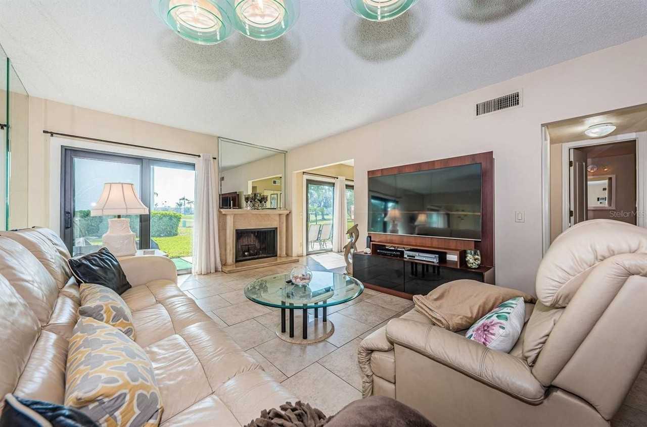 6260 Sun Blvd #1 - Photo 7 of 23