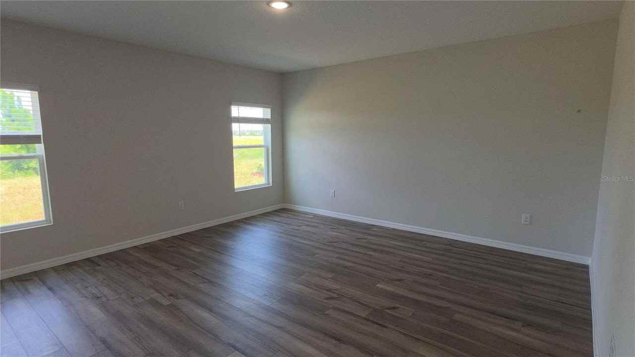 36741 THORNHEDGE Drive - Photo 3 of 11