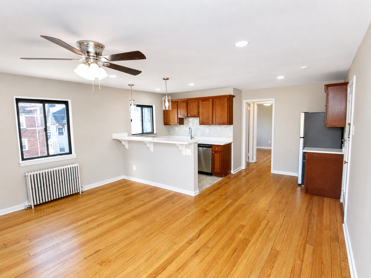 5615 ELLSWORTH AVENUEAPT E-33 #E33 - Photo 2 of 10