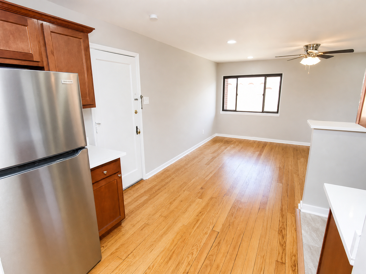 5615 ELLSWORTH AVENUEAPT E-33 #E33 - Photo 4 of 10