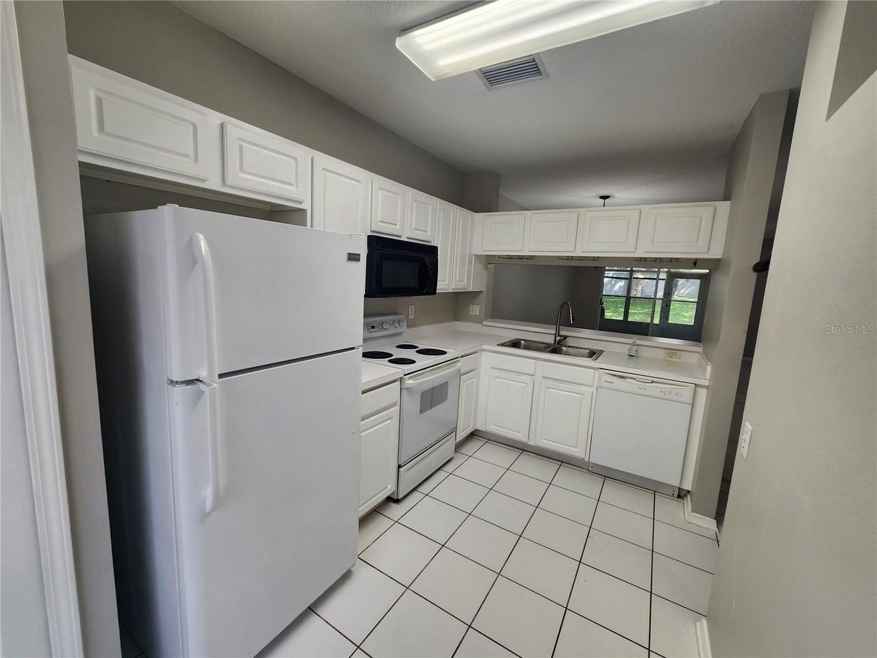 2302 Lake Woodberry Cir - Photo 4 of 50