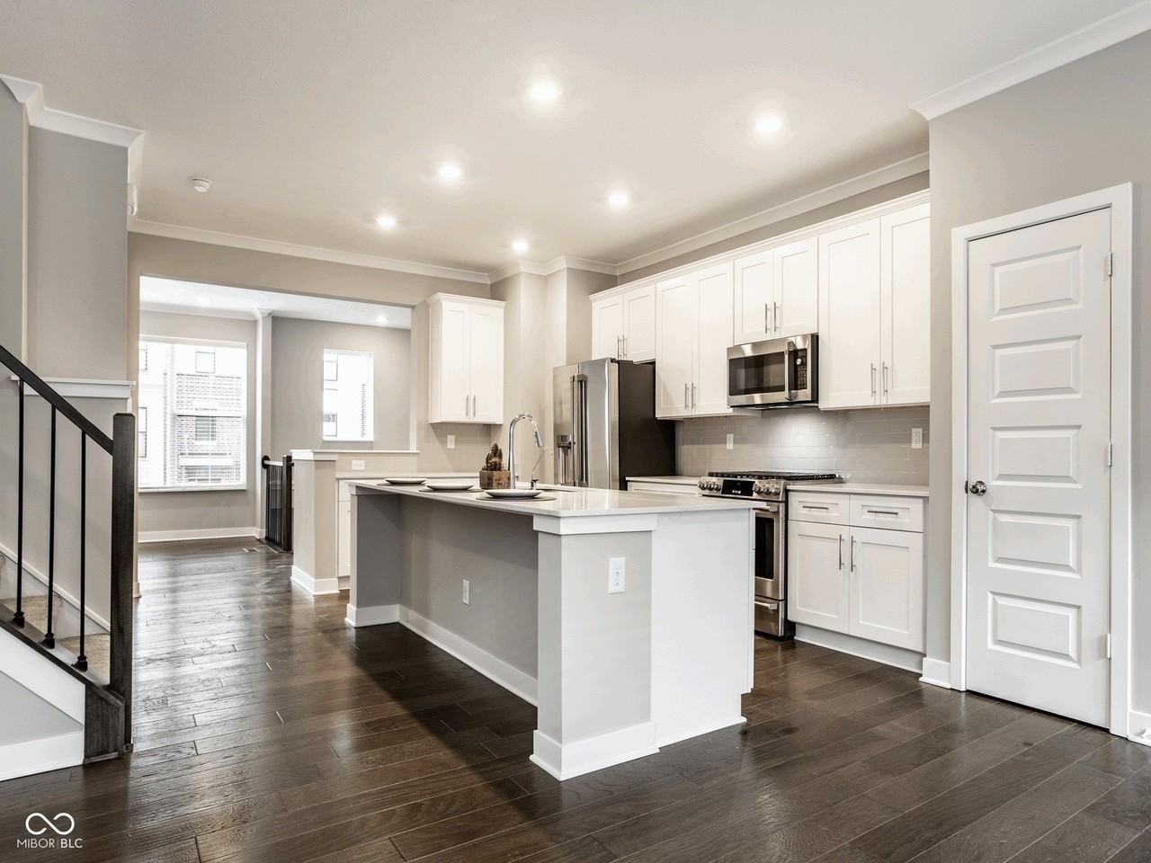11581 Fulham St - Photo 5 of 35