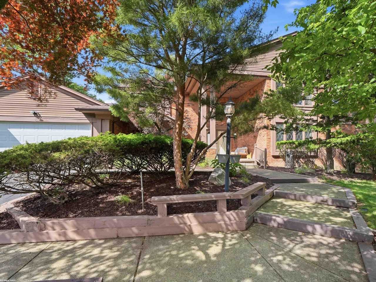 4677 Rolling Ridge Rd - Photo 4 of 50