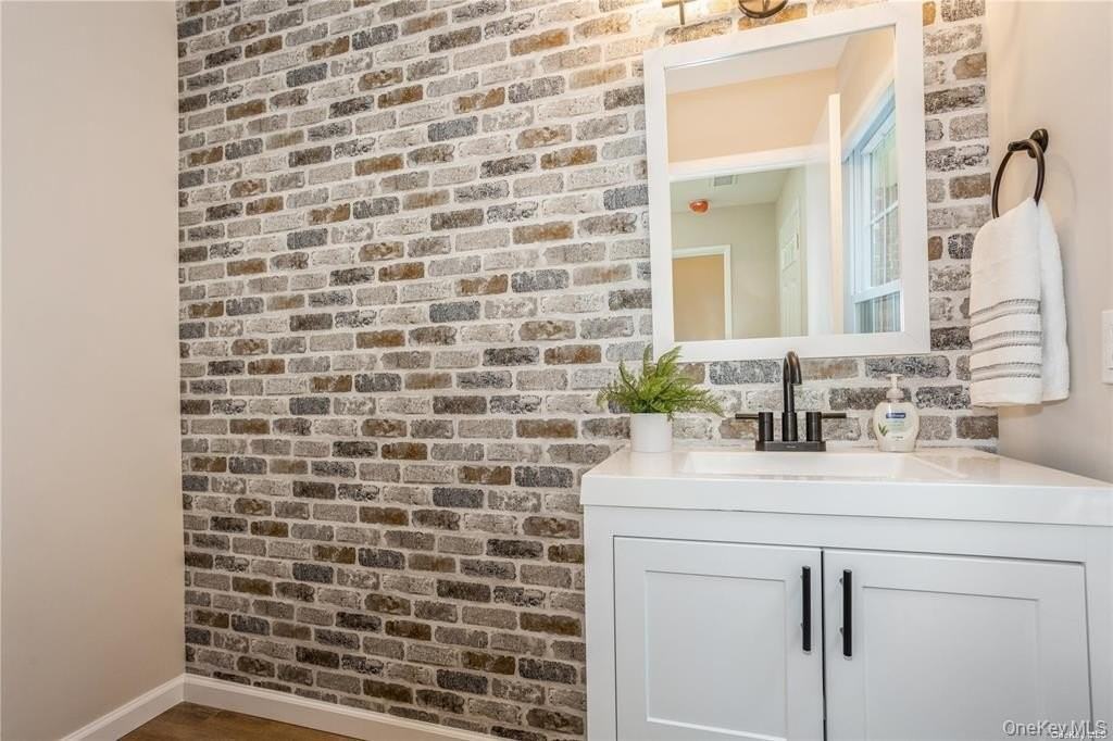 9 N Mcconnell Ave - Photo 4 of 20