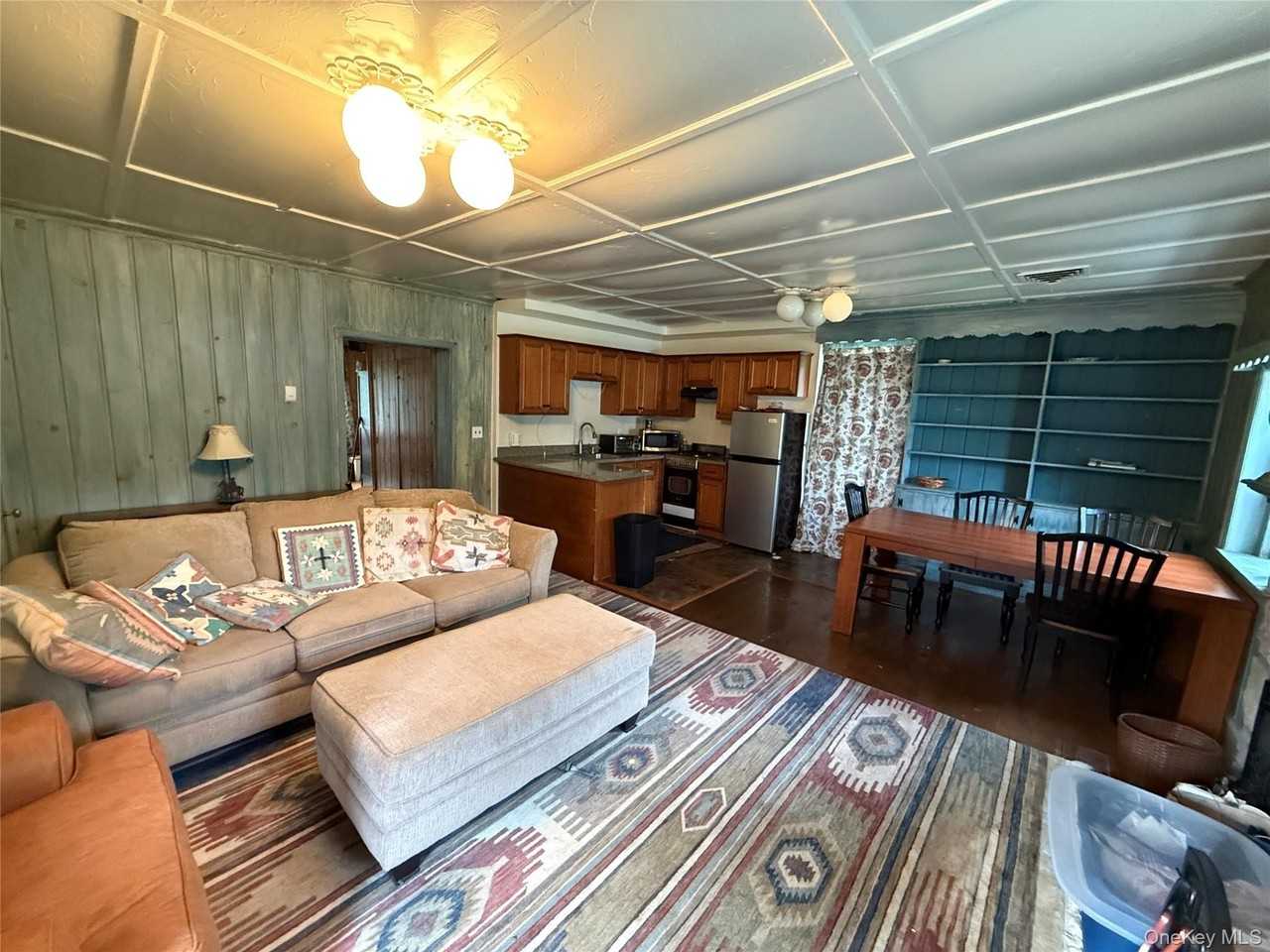 649 Lakes Rd - Photo 2 of 14
