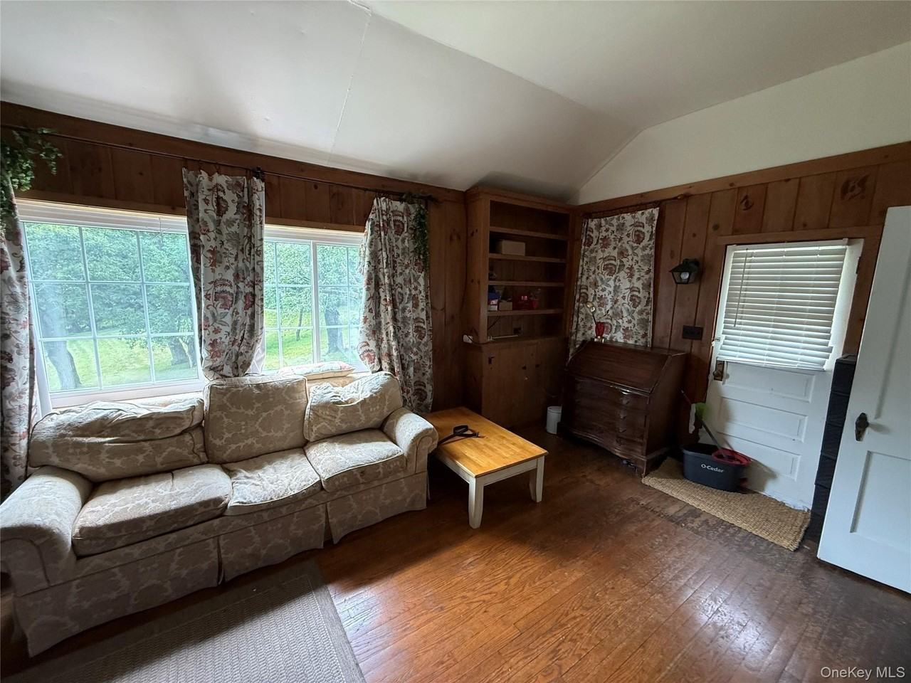 649 Lakes Rd - Photo 7 of 14