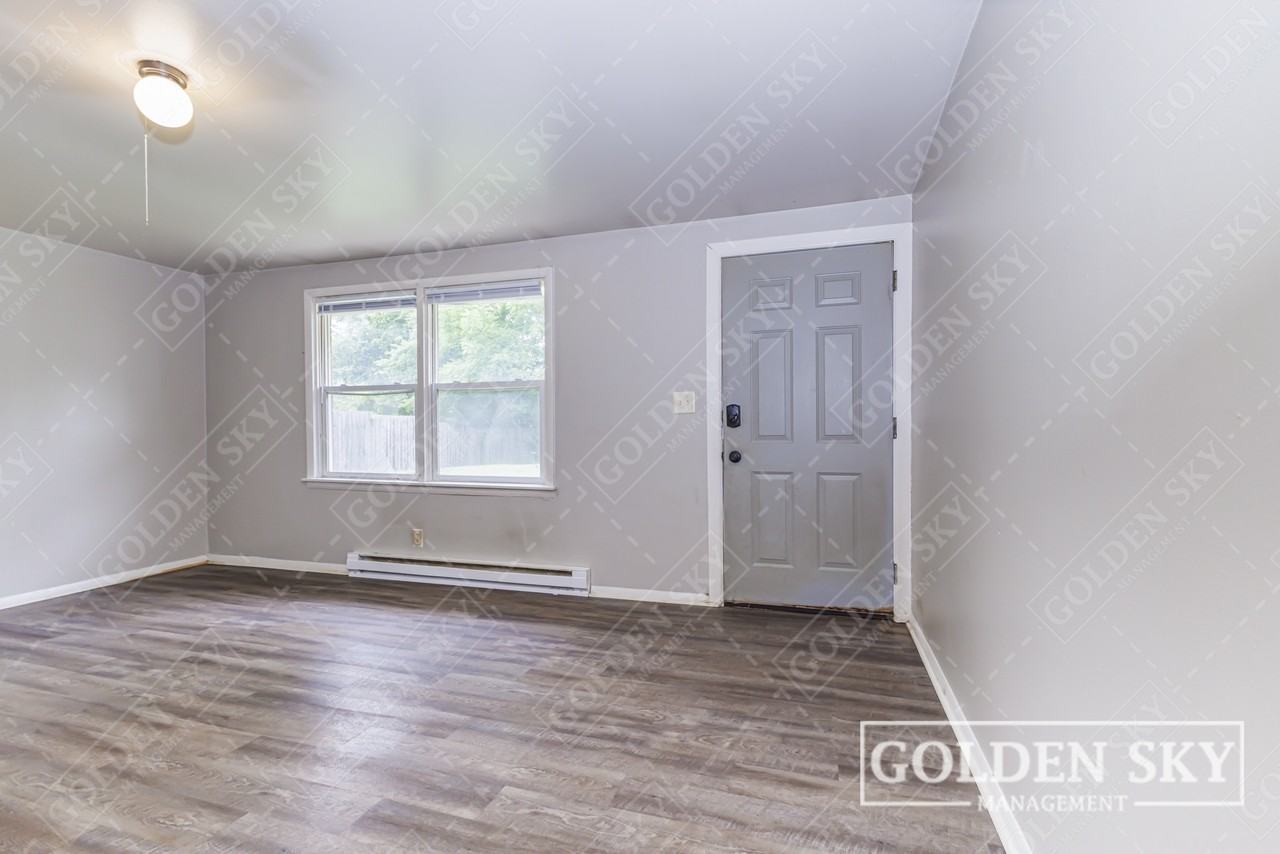 709 South Hutchinson Avenue - 7Unit 7 #7 - Photo 2 of 10