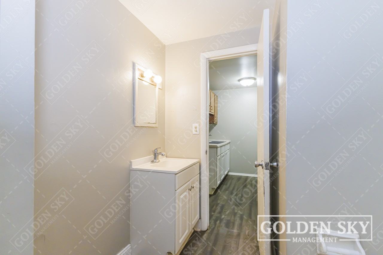 709 South Hutchinson Avenue - 7Unit 7 #7 - Photo 6 of 10