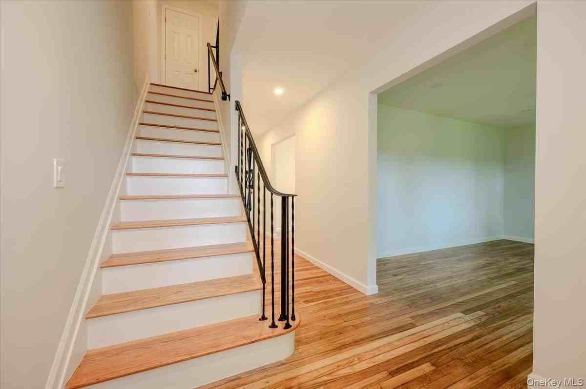 43 Evert St - Photo 2 of 30