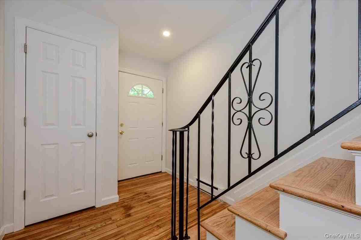 43 Evert St - Photo 3 of 30